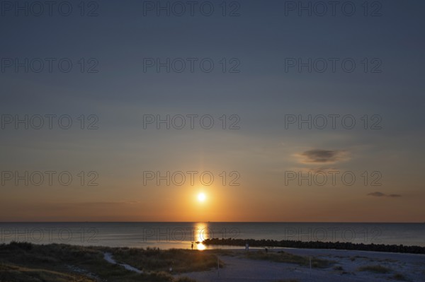 Sunset on the Baltic Sea with protective breakwaters, Darß, Ahrenshoop, Mecklenburg-Western Pomerania, Germany