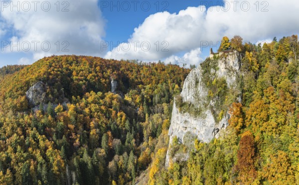 Aerial view of the viewpoint, shovels and Hausen Castle, also known as the Hausen ruins, surrounded by autumn vegetation, a ruin of a castle above the village of Hausen in the valley in the Upper Danube Valley, Beuron, Sigmaringen district, Baden-Württemberg, Germany