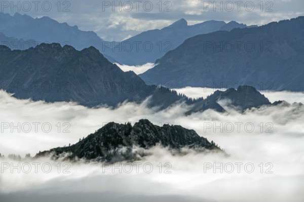 View from the Nebelhorn summit to mountains of the Allgäu Alps, mountains rising from fog in the valley, Oberstdorf, Oberallgäu, Allgäu, Bavaria, Germany