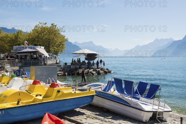 Promenade by the lake, Vevey, Lake Geneva, Lac Léman, Canton of Vaud, Switzerland
