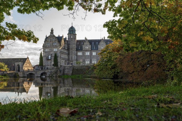 View across the castle pond to Hämelschenburg Castle, a moated castle and major work of the Weser Renaissance, near Emmerthal, Weserbergland, Lower Saxony, Germany