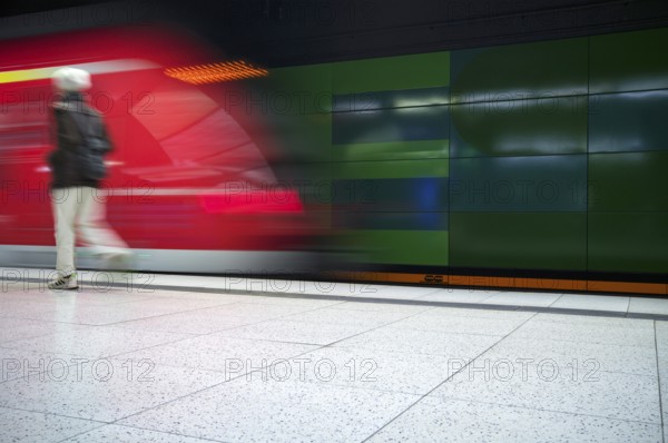 Underground arriving S-Bahn, train, class 420 in traffic red, platform, stop, Stadtmitte station, travellers, passengers, public transport, movement effect, VVS, Verkehrsverbund Stuttgart, local transport, Stuttgart, Baden-Württemberg, Germany