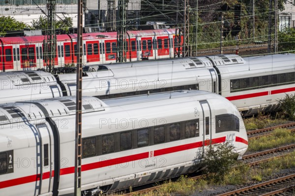ICE trains on the railway line, S-Bahn train, north of Düsseldorf main station, North Rhine-Westphalia, Germany