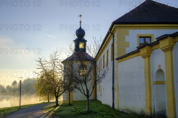 Morning atmosphere, fog at the Fischhof, Tirschenreuth, Upper Palatinate, Bavaria, Germany