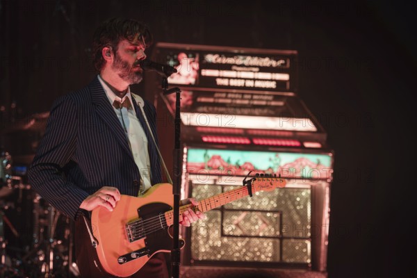 Ben Schneider, singer of Lord Huron live at the Tempodrom Berlin on 08.09.2025
