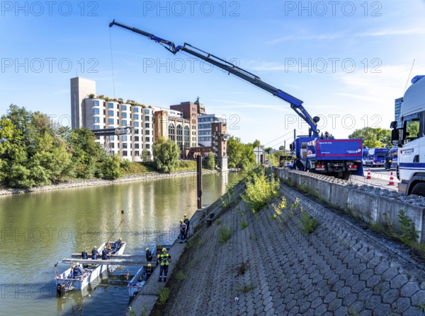 Construction of a multi-purpose pontoon, the specialist group for water hazards, in Düsseldorf, the motorised pontoon can be used as a ferry for people or equipment, as a working platform or bridge, during the major exercise FÜLEX25, lasting several days, of the THW, Technisches Hilfswerk, Landesverband North Rhine-Westphalia, over 3500 volunteers from the 127 North Rhine-Westphalia local associations practise many different deployment scenarios over 4 weekends