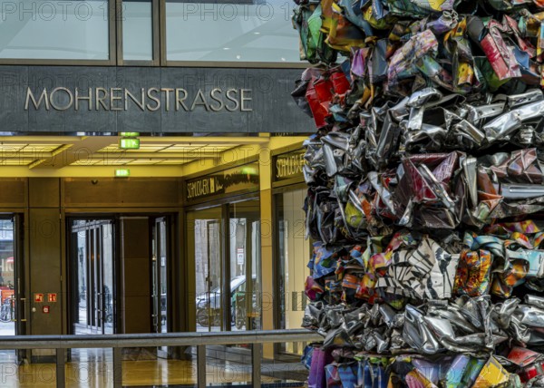 Interior design, artwork made from compressed scrap cars, partially vacant Shopping Quartier 205 in Friedrichstraße and Mohrenstraße, Berlin, Germany