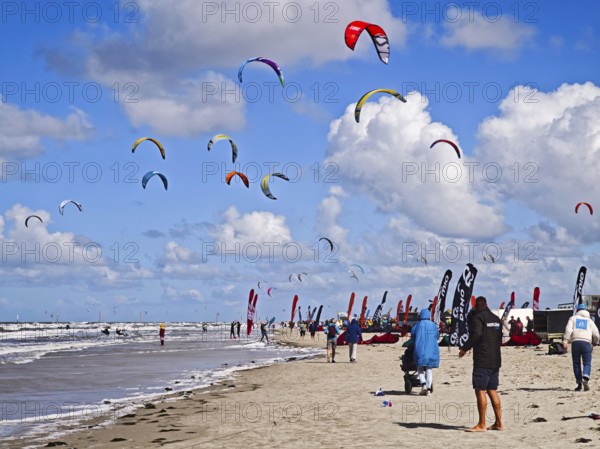 California kitesurfing Masters 2025, kitesurfing on the North Sea beach on the edge of the UNESCO World Heritage Wadden Sea, sports competition, flags, strong wind, high swell, whitecaps, summer, sun, blue sky, white clouds, Ording, Sankt Peter-Ording, Schleswig-Holstein, Germany