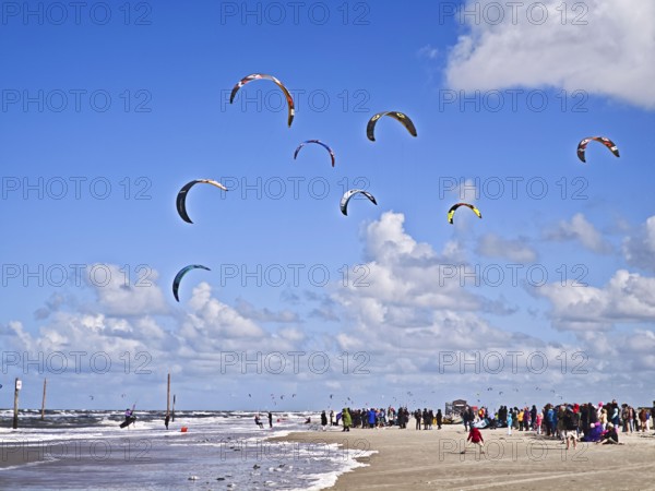 California kitesurfing Masters 2025, kitesurfing on the North Sea beach on the edge of the UNESCO World Heritage Wadden Sea, sports competition, strong wind, high swell, whitecaps, summer, sun, blue sky, white clouds, Ording, Sankt Peter-Ording, Schleswig-Holstein, Germany