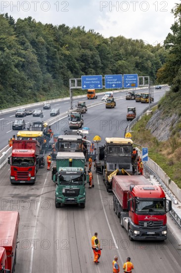 Rehabilitation of the A52 motorway near Essen, an 8 km long section between the Essen-Kettwig junction and the Essen-Ost motorway junction was completely renovated over a period of 9 years, 6 lanes, new drainage pipes, carriageway, bridges, noise barriers, traffic facilities, here the last section, direction Düsseldorf, new carriageway surface, laying of porous asphalt, whispering asphalt, at the Essen-Rüttenscheid junction, North Rhine-Westphalia, Germany