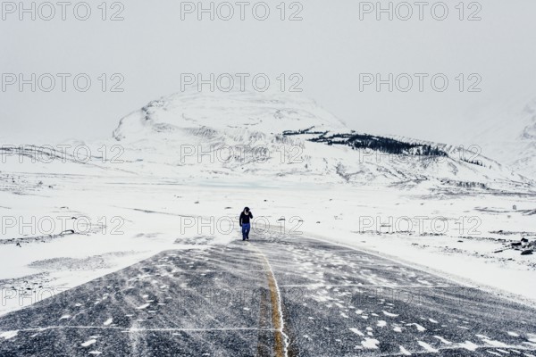 Winter road trip on the Icefields Parkway with lots of snow and ice, Banff National Park, Jasper National Park, Alberta, Canada