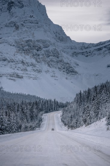 Winter road trip on the Icefields Parkway with lots of snow and ice, Banff National Park, Jasper National Park, Alberta, Canada