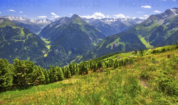 Mountain landscape in the Penken hiking area, Mayrhofen, Zillertal, Zillertal Alps, Tyrol, Austria