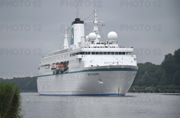 MS DEUTSCHLAND sails through the Kiel Canal, NOK, Kielkanal, Kiel Canal, Schleswig-Holstein, Germany