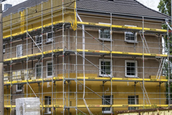 Energy refurbishment of an older residential building, thermal insulation with mineral wool insulation boards, mounted on the façade and then plastered, North Rhine-Westphalia, Germany