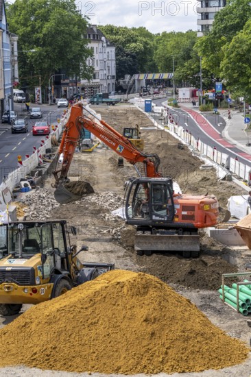 Renovation of the Dickswall street in the centre of Mülheim, first the Rumbach canal running under the street was renewed, which transports the water of the stream and rainwater towards the Ruhr, now the surface is being renewed, a green strip with large trees is being created in the middle, it should provide shade and absorb the rainwater, Schwammstadt Prinzip, Mülheim an der Ruhr North Rhine-Westphalia, Germany