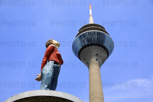 The figure Marlis by Christoph Pöggeler from 2001 (permanent work of art in public space), in the background the Rhine Tower, Radio Tower, Düsseldorf, North Rhine-Westphalia, Germany