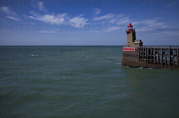 Sea, lighthouse Feu de la jetée Sud, lighthouse, red, harbour entrance, pier, Fécamp, Normandy, Seine-Maritime, France