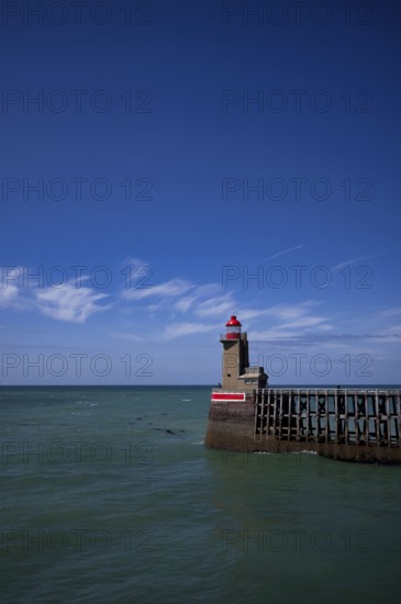 Sea, lighthouse Feu de la jetée Sud, lighthouse, red, harbour entrance, pier, Fécamp, Normandy, Seine-Maritime, France
