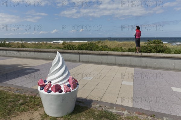Decorative sundae with strawberries and icing on the cake, eye-catcher on the beach promenade, Baltic resort Kühlungsborn, Baltic Sea, Mecklenburg-Western Pomerania, Germany