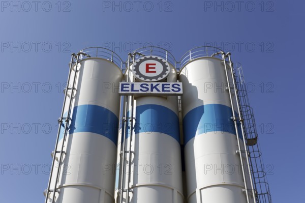 Elskes Tranportbeton, logo on silo plant, concrete plant in Düsseldorf harbour, Düsseldorf, North Rhine-Westphalia, Germany