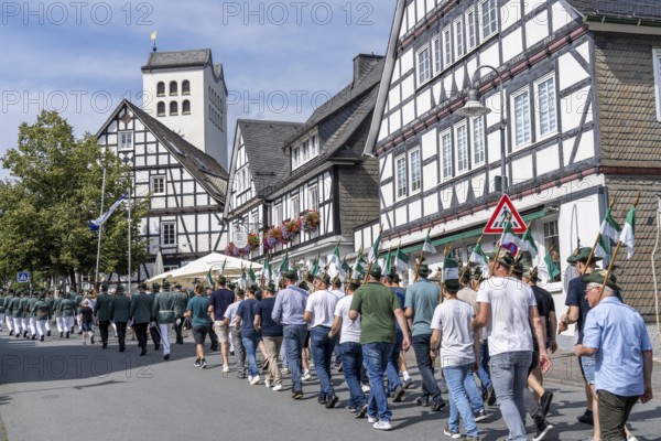 Rifle festival in Bad Fredeburg, in the Sauerland region, marching of the rifle companies in the town, parade, St George's Rifle Brotherhood, 3-day rifle festival, for 193 years, customs in the Hochsauerland district, North Rhine-Westphalia, Germany