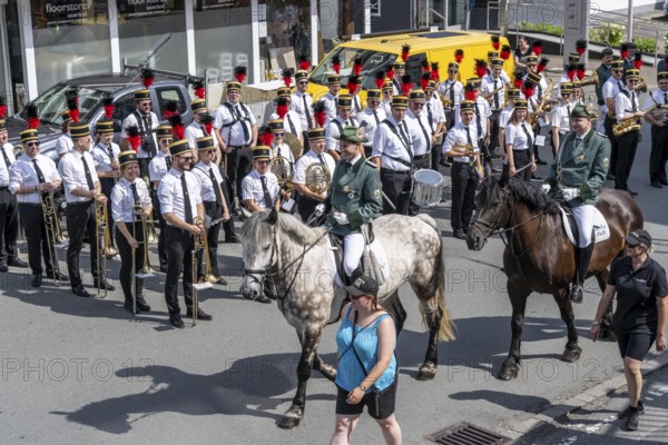 Rifle festival in Bad Fredeburg, in the Sauerland region, parade of the rifle companies in the town, parade, St. Georg rifle brotherhood, 3-day rifle festival, for 193 years, acceptance of the parade on horseback, customs in the Hochsauerland district, North Rhine-Westphalia, Germany