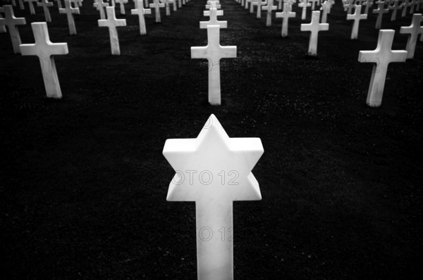 Jewish grave, gravestones, war graves, soldiers' graves, military cemetery, Normandy American Cemetery and Memorial, Omaha Beach, D-Day, Operation Overlord, Saint-Laurent-sur-Mer near Colleville-sur-Mer, black and white, Normandy, Calvados, France
