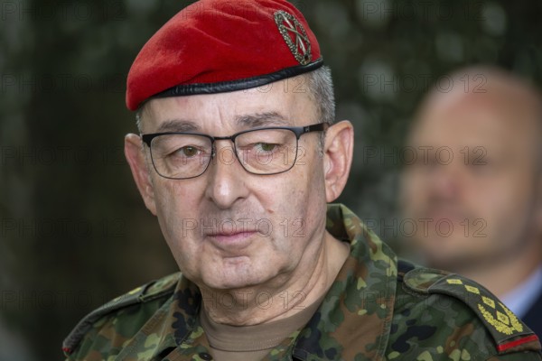 Carsten Breuer, General of the Army of the Bundeswehr, visits the Germersheim Air Force Training Battalion