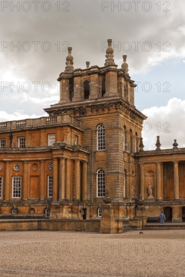 Blenheim Palace, the largest non-royal aristocratic residence in Great Britain, built by Queen Anne as a reward for John Churchill, 1st Duke of Marlborough. The imposing baroque palace is located in the English county of Oxfordshire on the River Glyme, a UNESCO World Heritage Site, England, United Kingdom