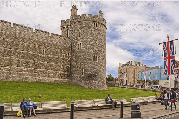 Windsor Castle is located in the English town of Windsor in the south of England in the county of Berkshire. It is the largest continuously inhabited castle in the world. The origins of Windsor Castle date back to the time of William the Conqueror. The castle and the entire Windsor estate are owned by the British Crown. England, GB