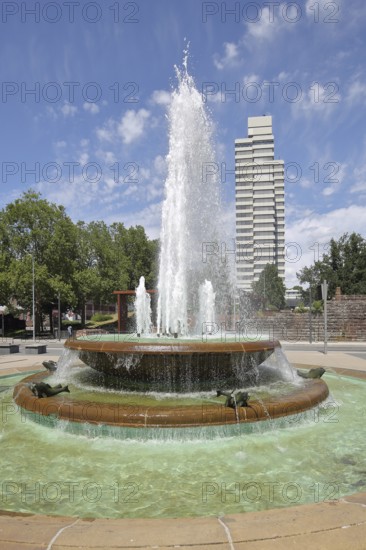 Round torch fountain by Friedrich Korter 1939 and town hall, water fountain with water basin, water features, bowl fountain, modern tower block, Kaiserslautern, Rhineland-Palatinate, Germany