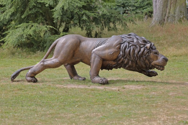 Sculpture Lion by Joscha Bender 2024, Blickachsen 14, Modern Art, large male lion figure with mane, creeping, walking, mouth, open, teeth, spa garden, Bad Homburg, Taunus, Hesse, Germany