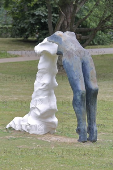 Sculpture Arched Figure by Grace Schwindt 2020, Blickachsen 14, modern art, abstract art, female figure, arched, curved, curved, round, bend, athletic, flexible, bridge, gymnastics, spa gardens, Bad Homburg, Taunus, Hesse, Germany