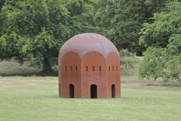 Sculpture Nuclear Temple by Thomas Schütte 2012, Blickachsen 14, modern art, nuclear temple, nuclear bunker, bunker, protective bunker, security, protection, protect, spa gardens, Bad Homburg, Taunus, Hesse, Germany