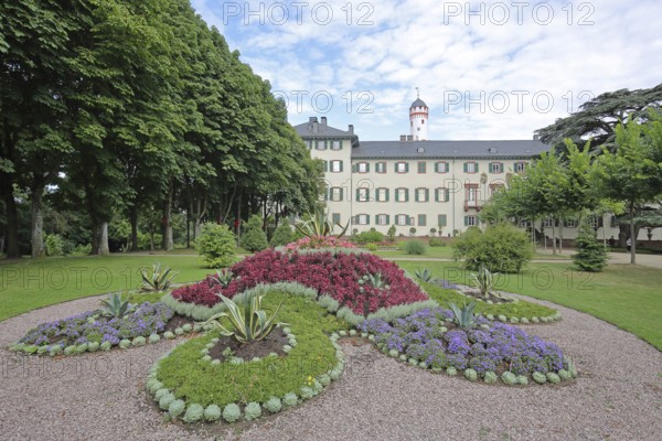 Flower bed in the castle park, garden art, White Tower, castle, Bad Homburg, Taunus, Hesse, Germany