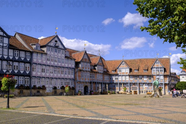 Town market, market square with town hall and monument to Duke August the Younger, Wolfenbüttel, Lower Saxony, Germany