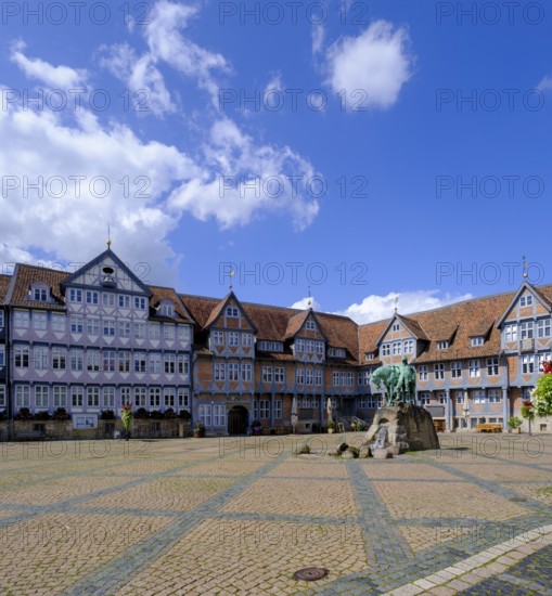 Town market, market square with town hall and monument to Duke August the Younger, Wolfenbüttel, Lower Saxony, Germany
