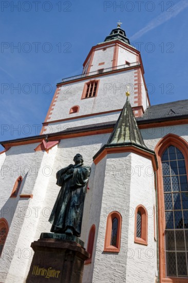 Luther monument by sculptor Paul Ernst, monument to the reformer Martin Luther at the church, St Nicolaikirche, Döbeln Old Town, Döbeln, Saxony, Germany