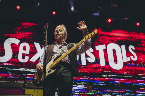 Glen Matlock, bassist of the Sex Pistols ft. Frank Carter live at the Berlin Zitadelle Spandau on 04.07.2025