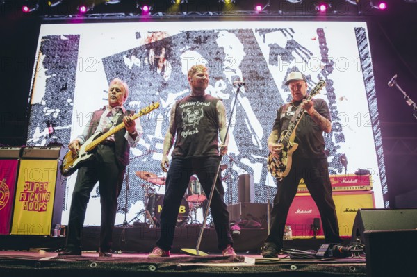 Steve Jones (guitarist), Frank Carter (singer) and Glen Matlock (bassist) from the Sex Pistols ft. Frank Carter live in the Berlin Zitadelle Spandau on 04.07.2025