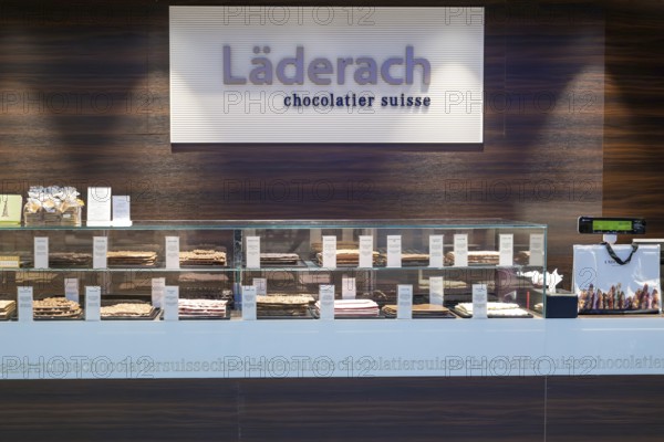 Läderach chocolate shelf