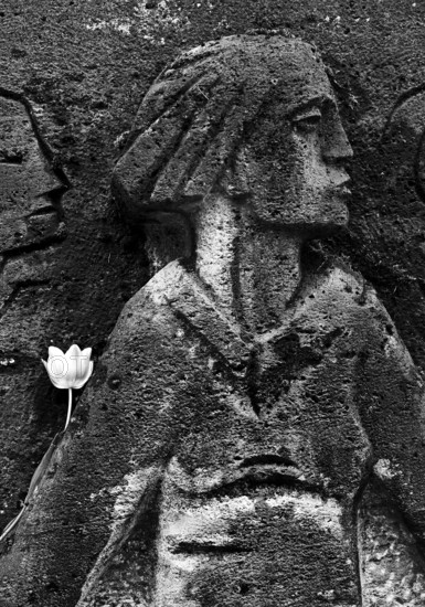 Bittermark memorial, memorial site, detail with tulip for the memorial service on Good Friday, artist Karel Niestrath, Dortmund, Germany