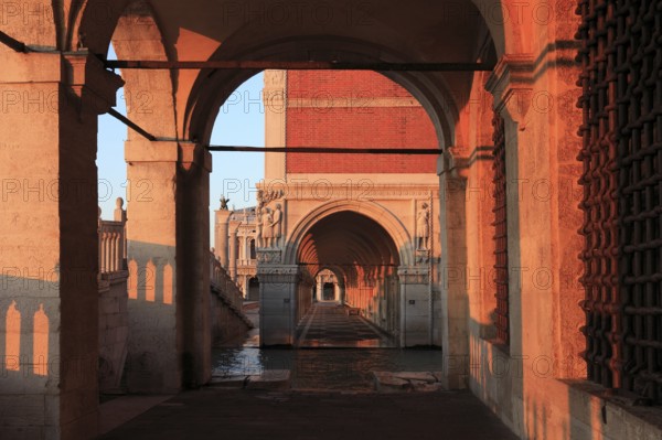 Doge's Palace, south-east corner, the drunken Noah, above Archangel Raphael with little Tobias, in front of Ponte della Paglia in the morning, Venice, Veneto, Italy