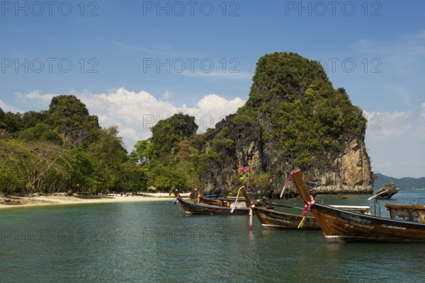 Sandy beach beach and rocks, Koh Hong, Hong Island, Thanbok Khoranee National Park, Krabi, Andaman Sea, Thailand