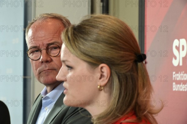 Matthias Miersch (left), Chairman of the SPD parliamentary group, and Sonja Eichwede, one of the deputies, at the press statement in front of the parliamentary group meeting room in the Reichstag