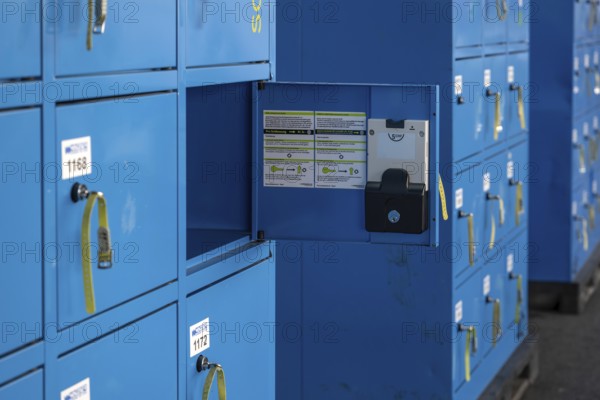 Public safe deposit box