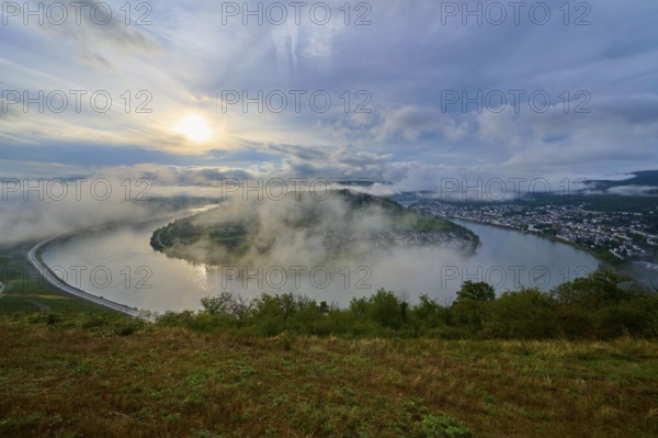 Misty river landscape in the morning light, surrounded by hills and clouds, summer, Rhine bend Boppard, Gedeonseck, Boppard, Rhine, Rhine-Hunsrück district, Rhineland-Palatinate, Germany