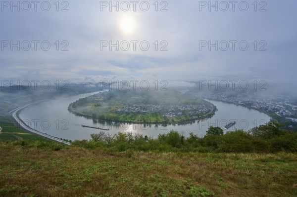 River with bend and cargo ship in the morning fog with light cloudy sky, summer, Rhine bend Boppard, Gedeonseck, Boppard, Rhine, Rhine-Hunsrück district, Rhineland-Palatinate, Germany