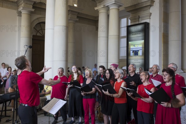 Hans-Beimler-Chor at the Humboldt Forum as part of the Fête de la Musique. The music event, which originated in France, has been held as a street event on the longest day of the year on 21 June since 1982. The Fête de la Musique has also been held in Berlin since 1995 and is celebrating its 30th anniversary this year. 21.06.2025